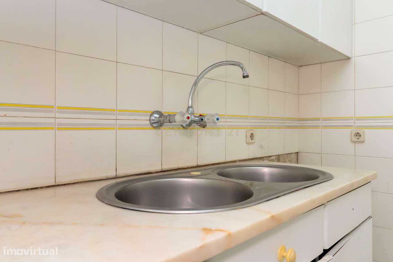 ESPAÇO COMERCIAL/SERVIÇOS com 311m2, para venda, no centro do Prior Ve-36