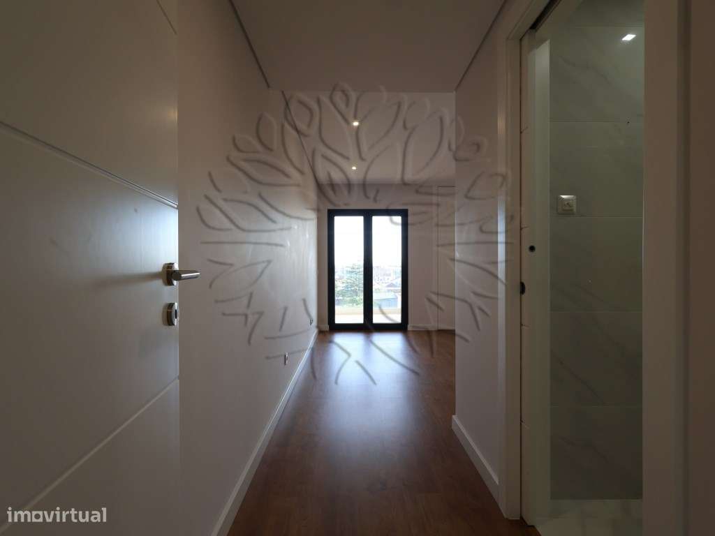 Apartamento T3 usado como novo em Vale Salgueiro, Montijo. Com 196 ...-24