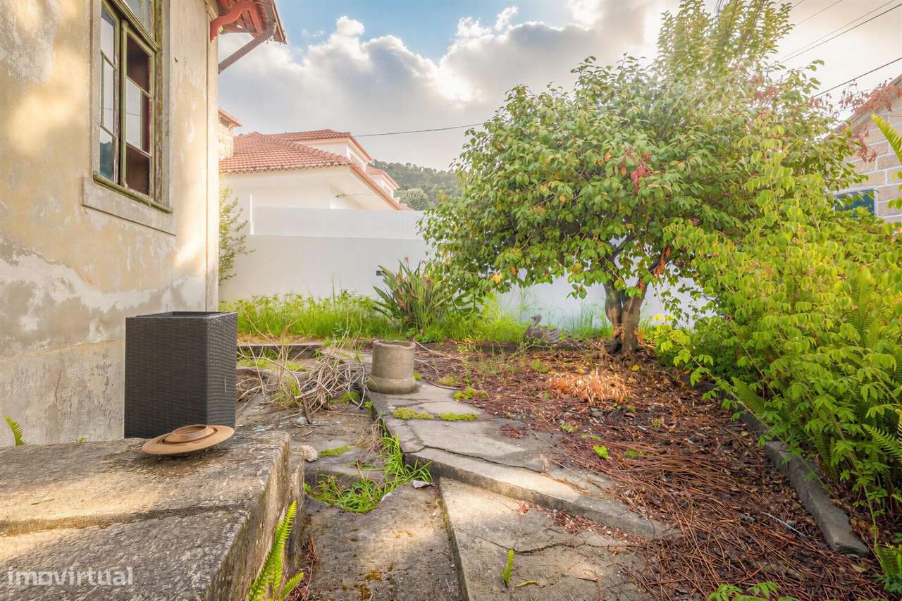 Moradia T2 renovada com Terraço, Jardim e Armazém - Centro de Baltar-29