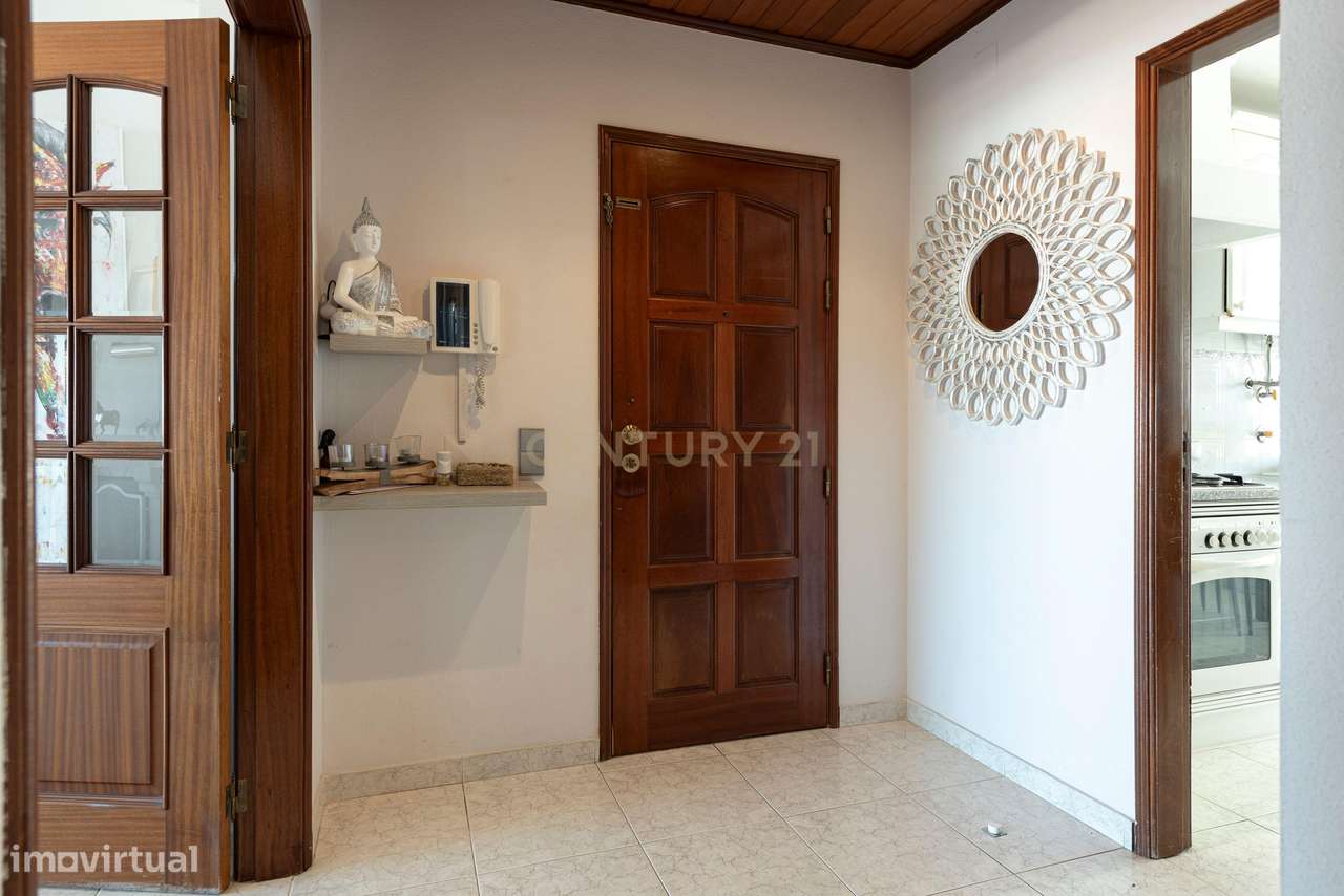 Excelente T2 no centro de Lagoa e elevador! - Grande imagem: 5/13