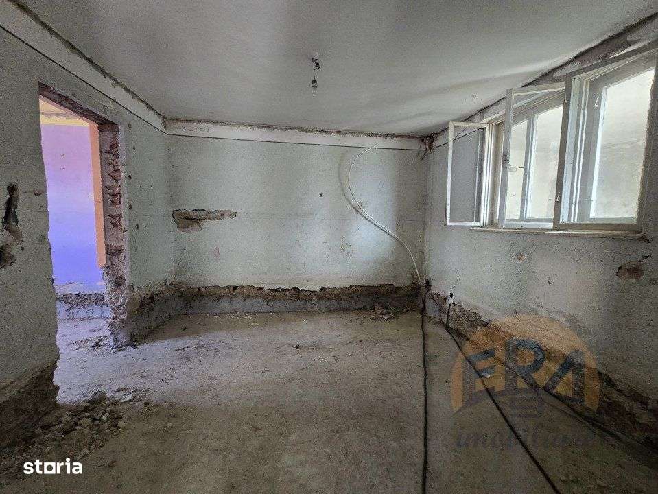 Oportunitate | Teren 700mp + Casa renovabila | zona Gara Mare - Imagine principală: 4/6