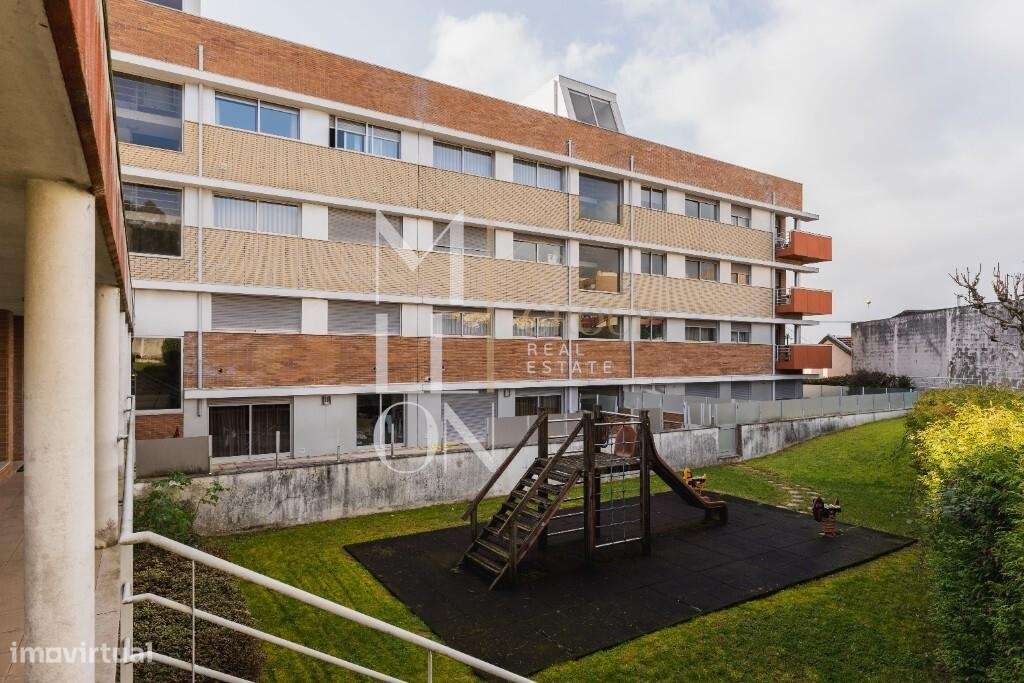 T2 com Suite, Varanda a Sul e Garagem Dupla a 10 min. do Hospital S. J-20