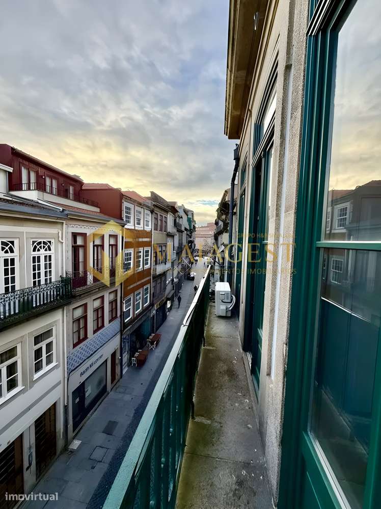 T0 Novo de Charme no Centro Histórico do Porto com Potencial AL-7