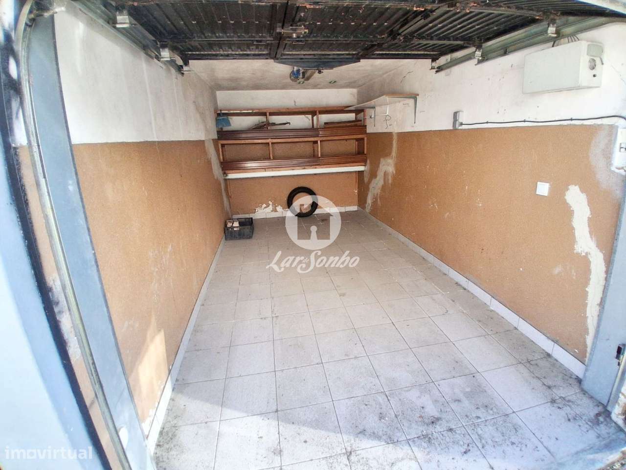 Apartamento T3 com duas frentes, garagem/box e remodelação em curso...-20