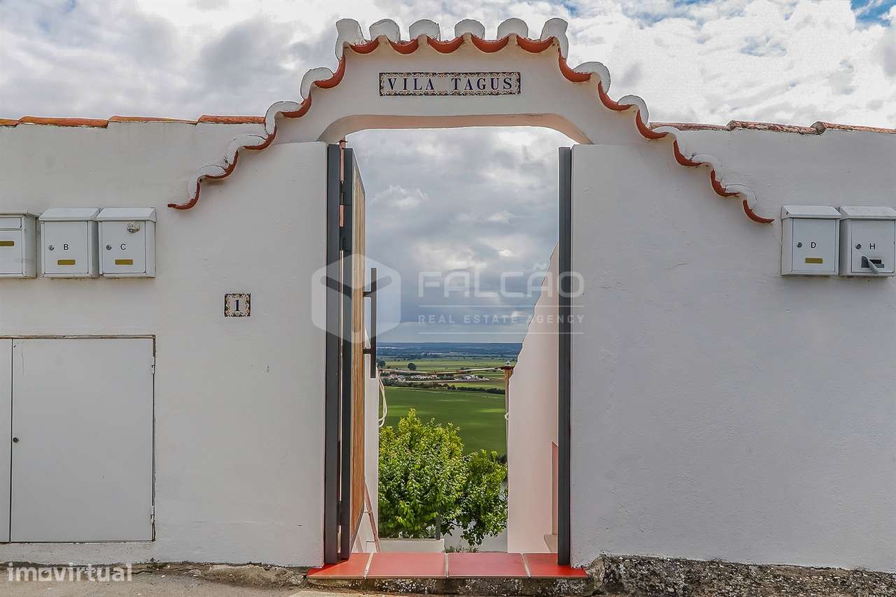 Moradia >=T10 Venda em Santarém (Marvila), Santa Iria da Ribeira de Sa - Grande imagem: 1/27