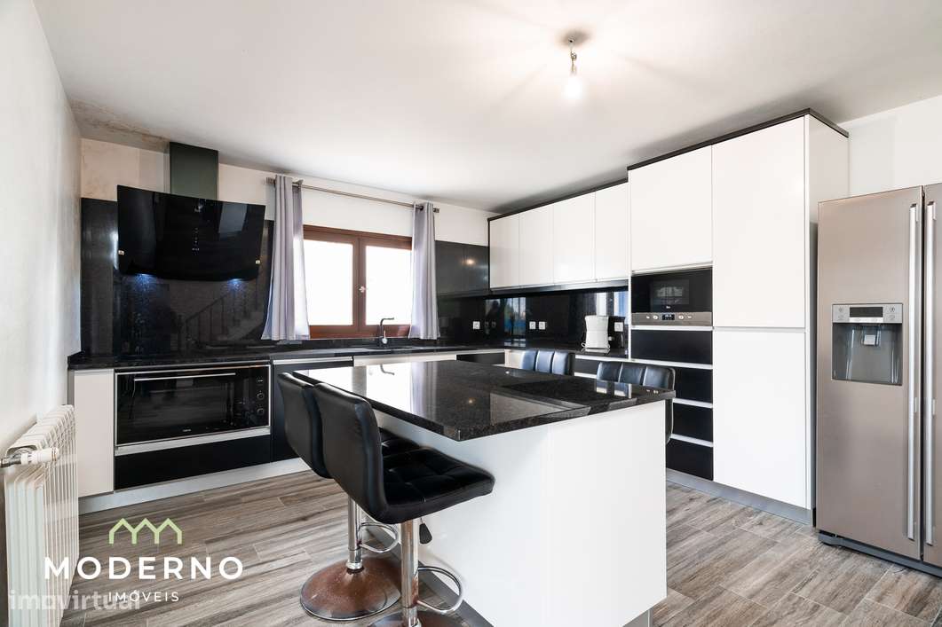 Moradia T4 com piscina coberta aquecida e terreno – Helenos, Ilha - Grande imagem: 5/47