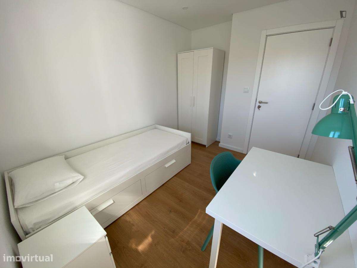 Quarto - localizado em Oeiras Lisbon - Grande imagem: 4/10