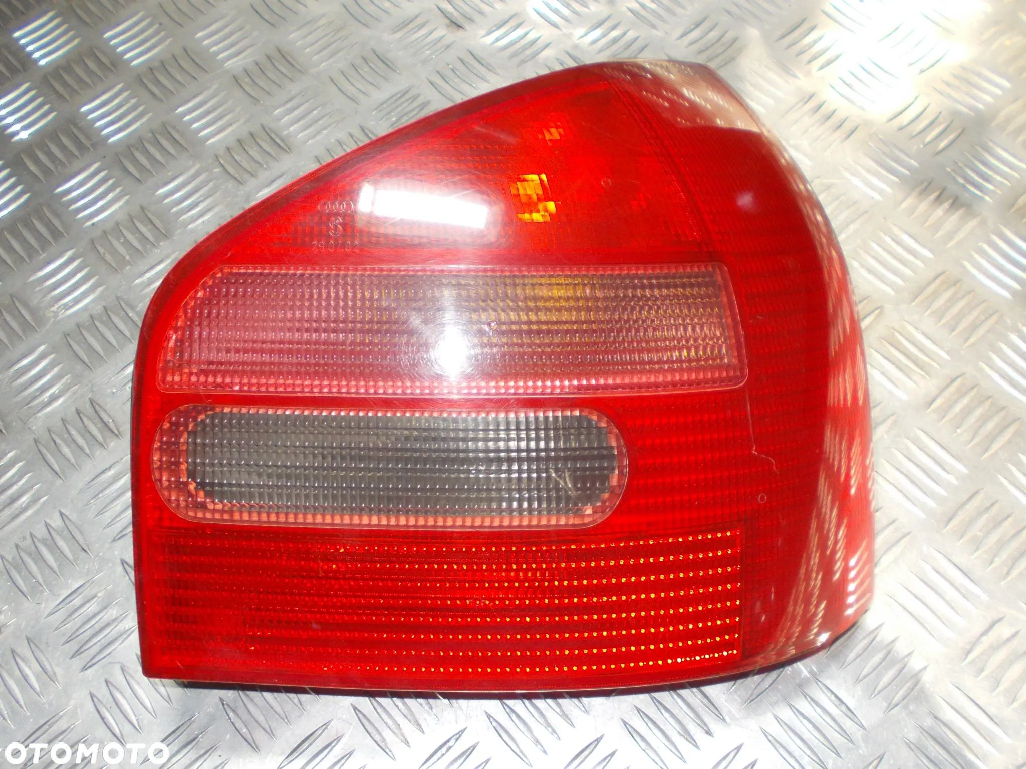 Audi A3 8L - lampa prawy tył - 1