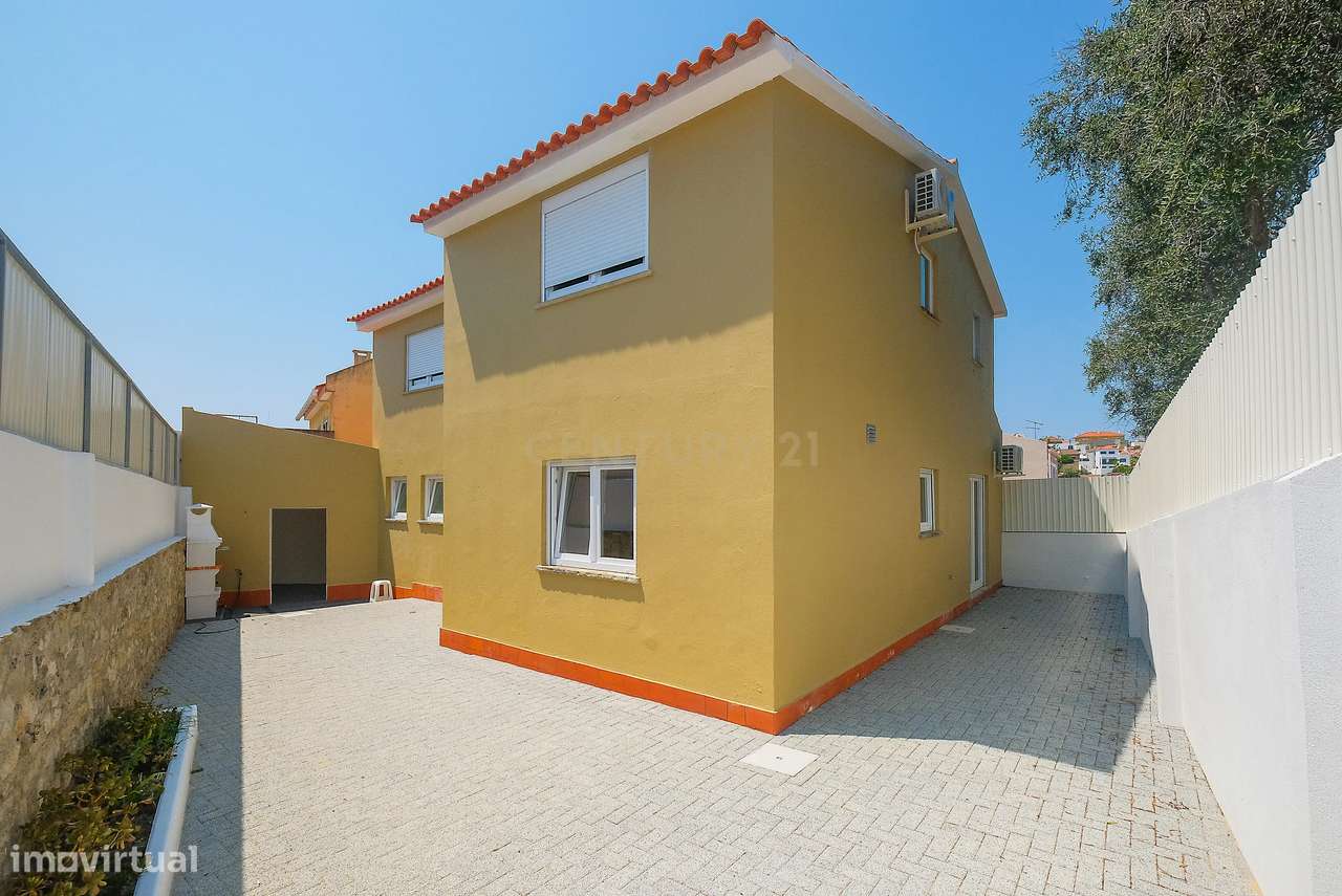 Moradia T4 Renovada no Estoril | Conforto, Espaço e Excelente Localiza-42