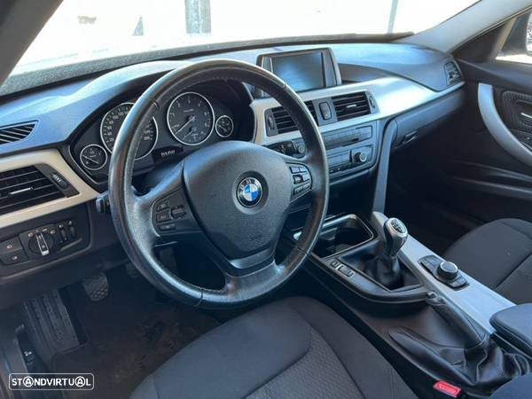 BMW 318 d Line Sport - 13