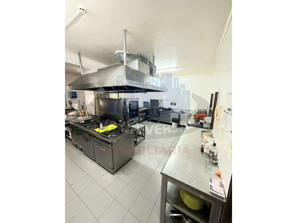 MORADIA T6 VENDA COM ESPAÇO COMERCIAL E RESIDENCIAL , A 10 MINUTOS ...-30