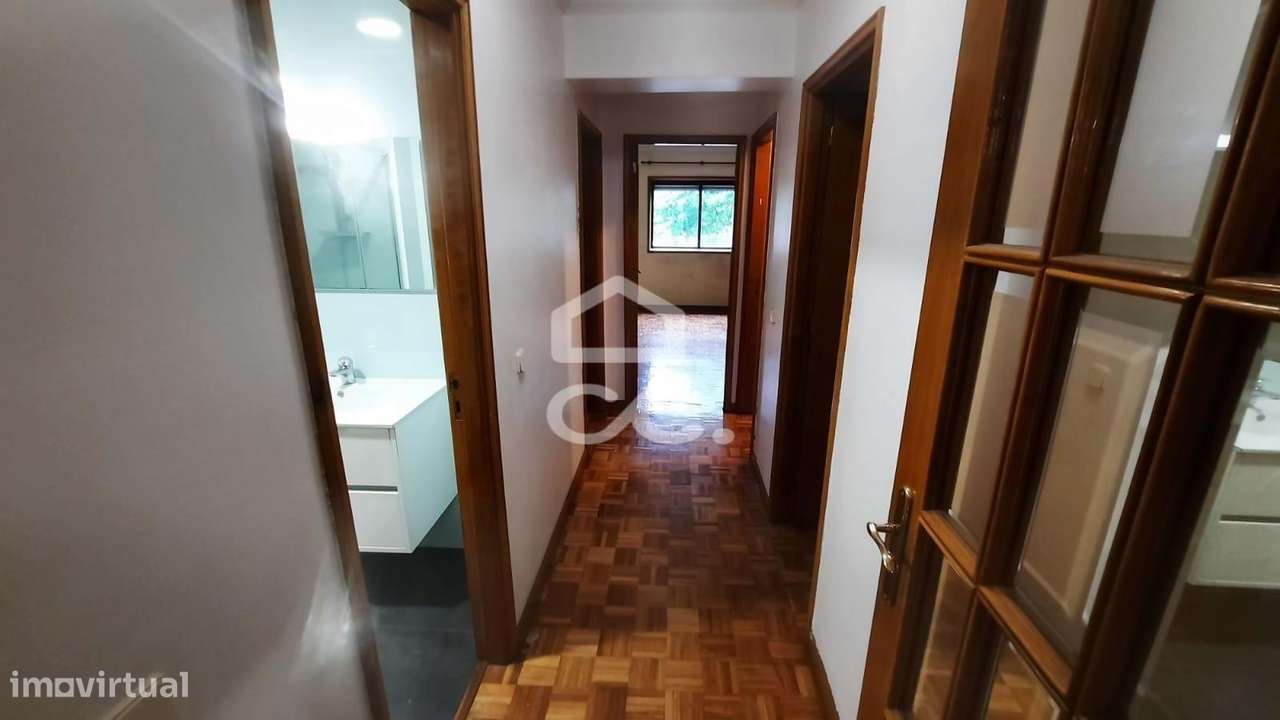 Apartamento T3+1 situado na zona da Levada, em Rio Tinto, Gondomar-11