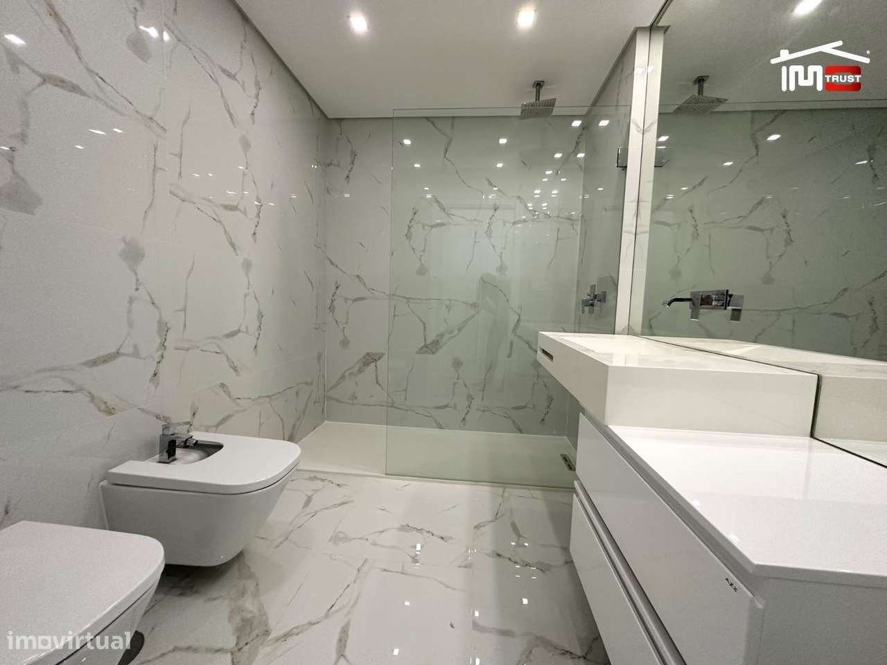 Incrivel Apartamento T3 com Varandas, Garagem e Arrecadação-10