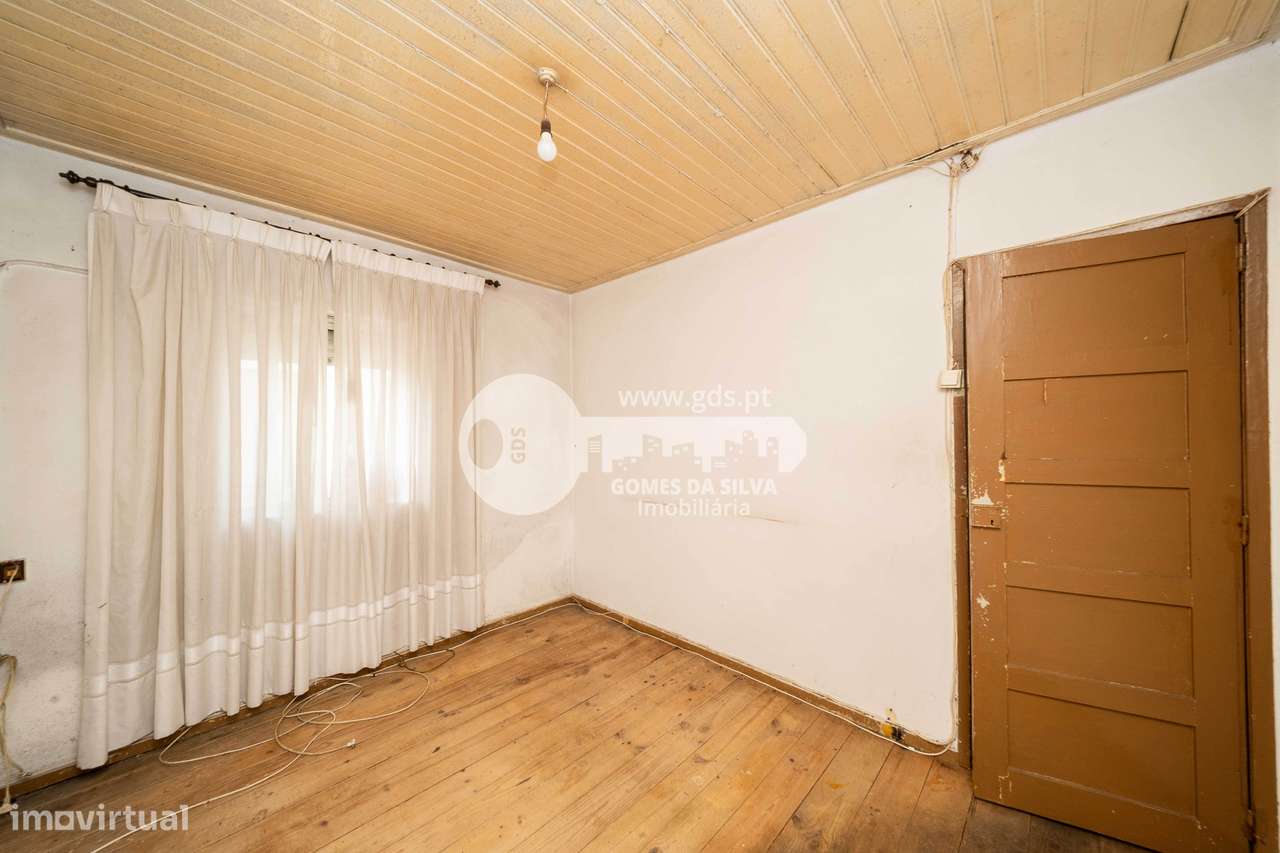 Moradia Bifamiliar T6 em Nogueira, Braga-30