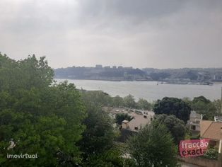 Aparatamento T 3 cobertura com terraço vistas rio e mar Foz do Douro