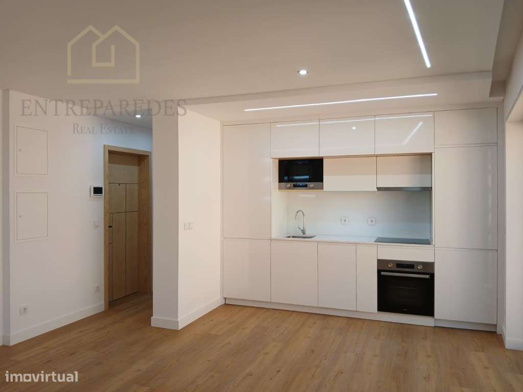 Apartamento T1 com varanda para comprar no centro do Porto - Grande imagem: 4/17
