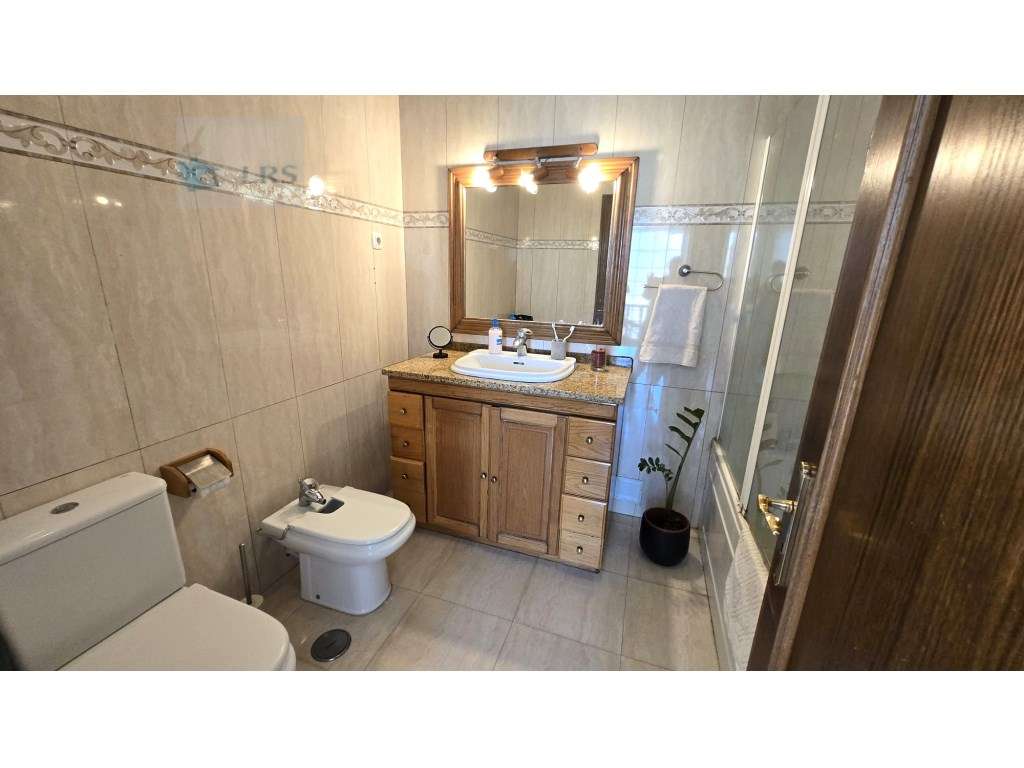 Moradia em Alcoitão - Excelente Oportunidade

Situada numa zona r...-38