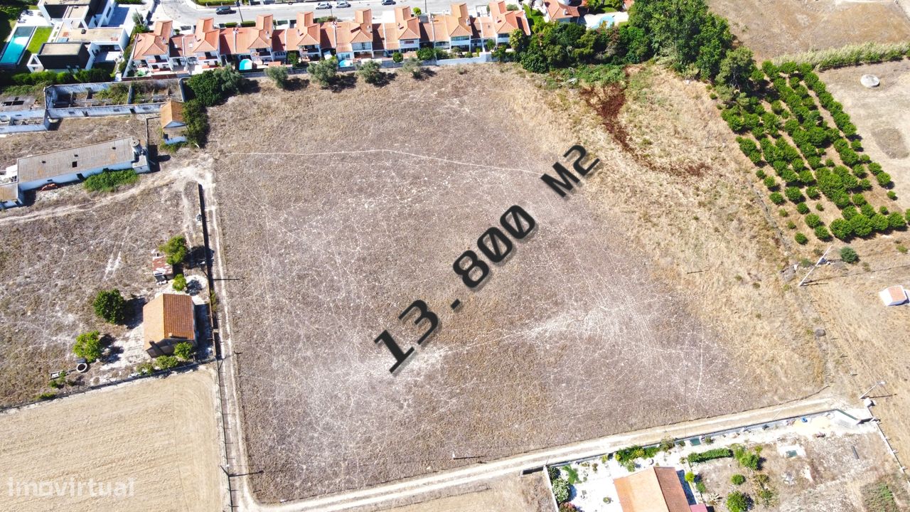 Terreno de 14000m2 c/ viabilidade de construção na Moita