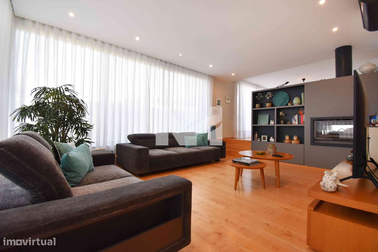 Moradia T4 | 4 Suites | Jardim | Centro | Maia-3