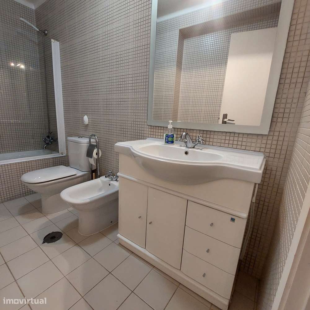 T1 com cozinha separada e elevador em Coimbra-11