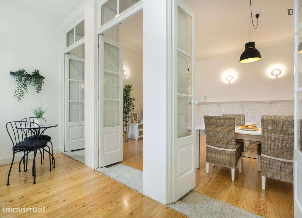 Apartamento com 1 quartos - localizado em Santo Ildefonso Porto - Grande imagem: 2/10