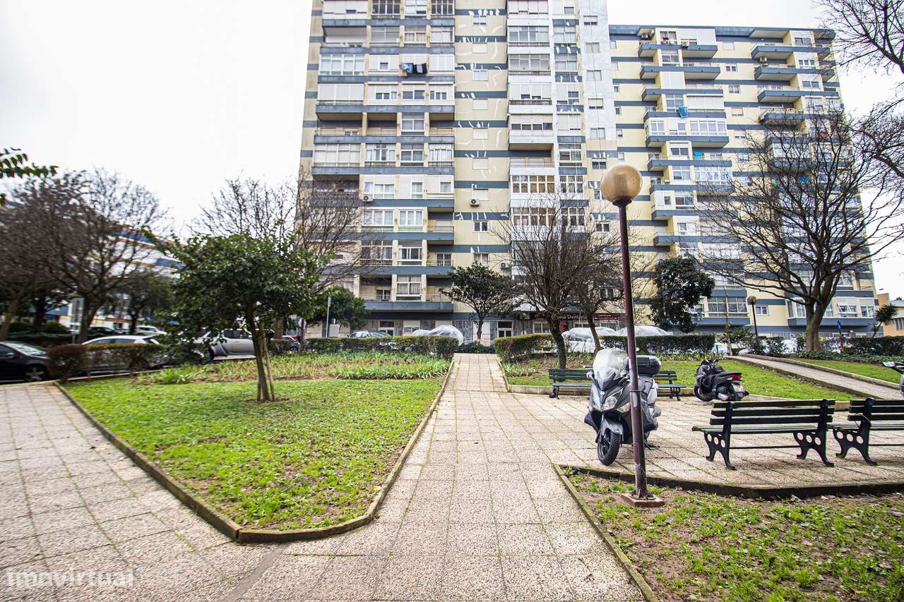 Apartamento T4 remodelado em Carnaxide-26