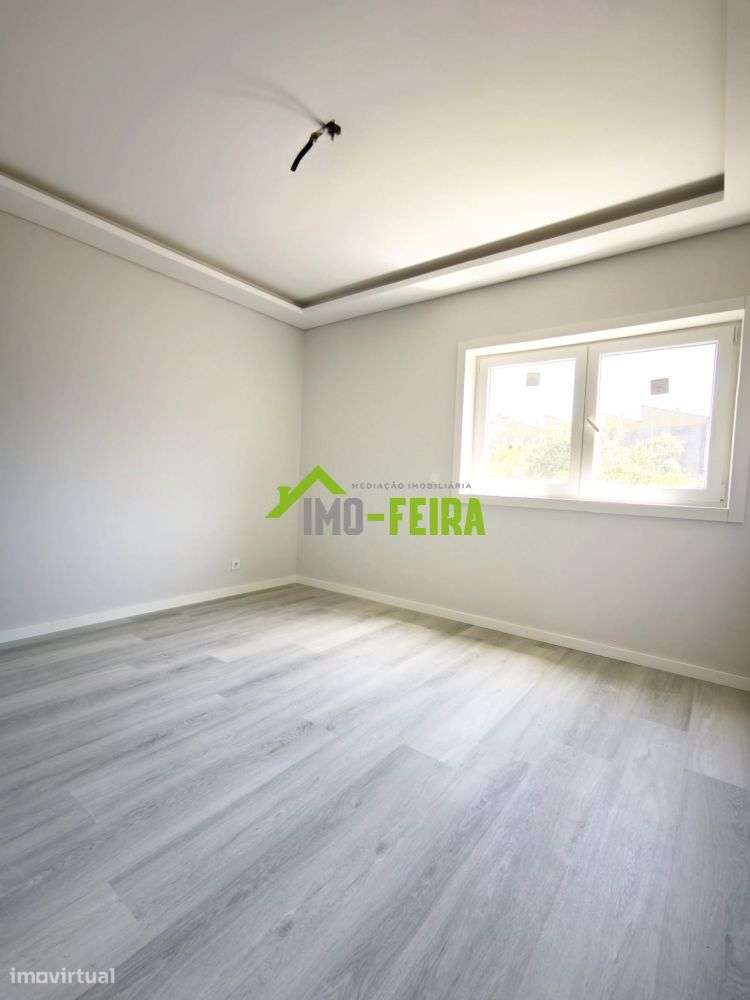 Moradia com Terreno,  Isolada, Santa Maria de Lamas,-17