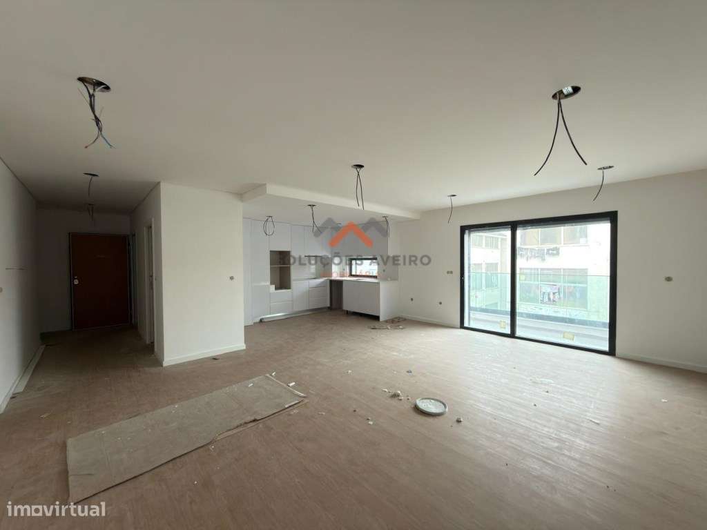 Apartamento T2 - Conforto, Espaço e Funcionalidade | Centro de Esgu... - Grande imagem: 2/11