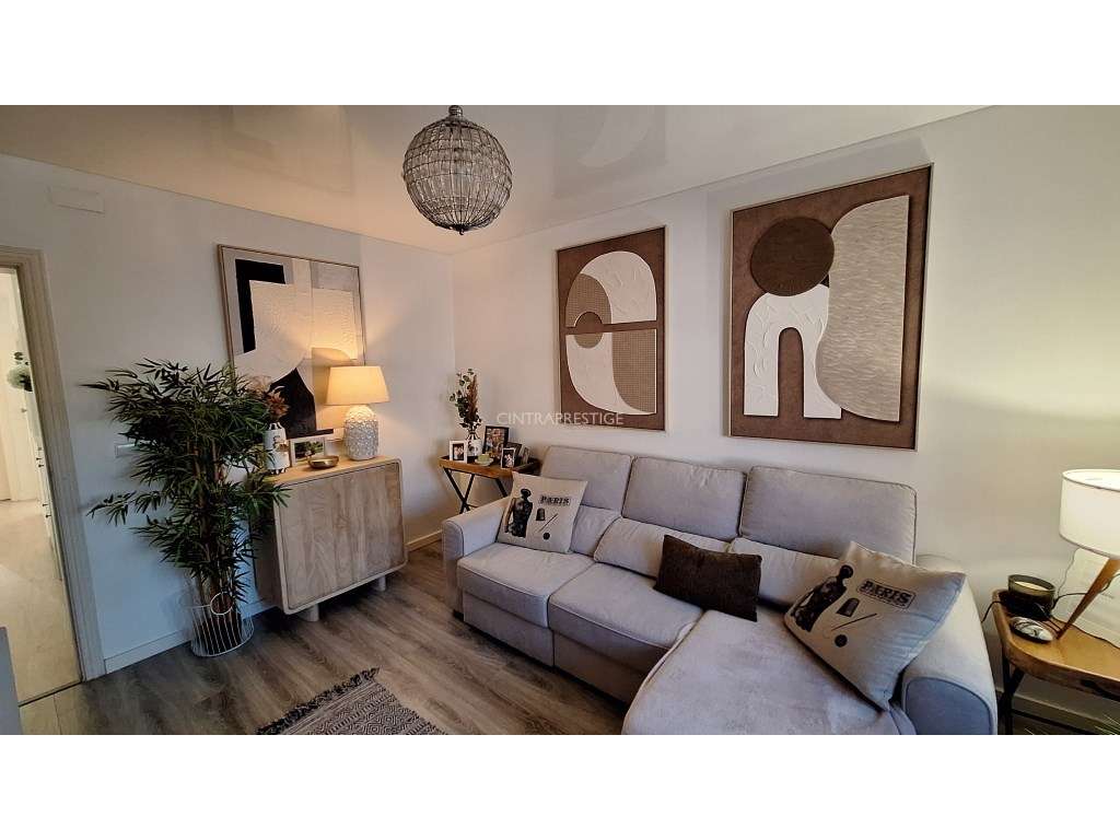 Apartamento T2 Totalmente Remodelado - Portela de Sintra-13