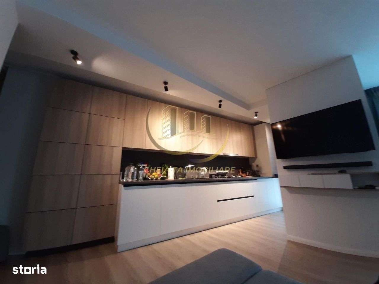 Apartament cu 3 camere, etaj intermediar, garaj, premium - Imagine principală: 2/11