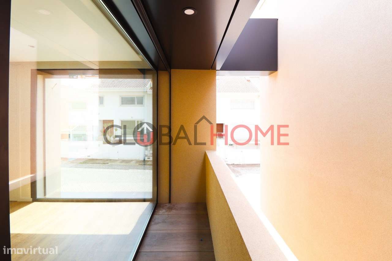 Moradia T3 Nova com Terraço e Piscina em São Pedro da Cova-35