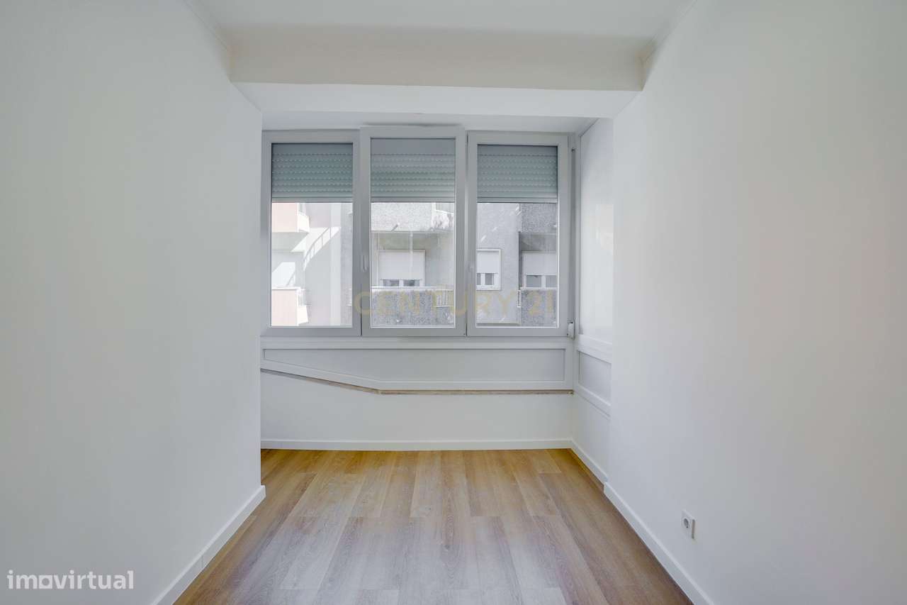 T2 Totalmente Remodelado na Alta de Algés-15