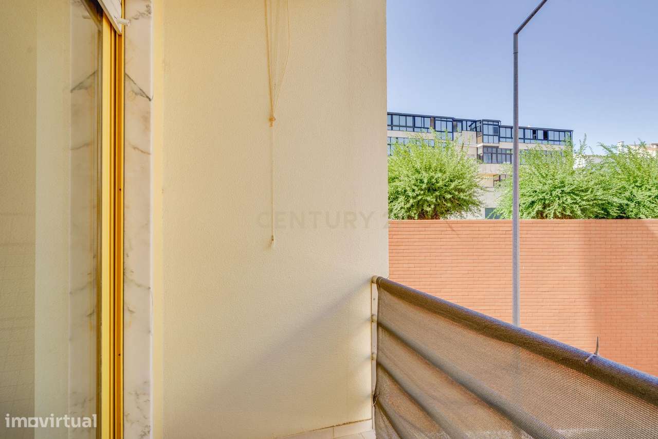 Apartamento T2 com Varanda em Loures - Oportunidade Única!-15