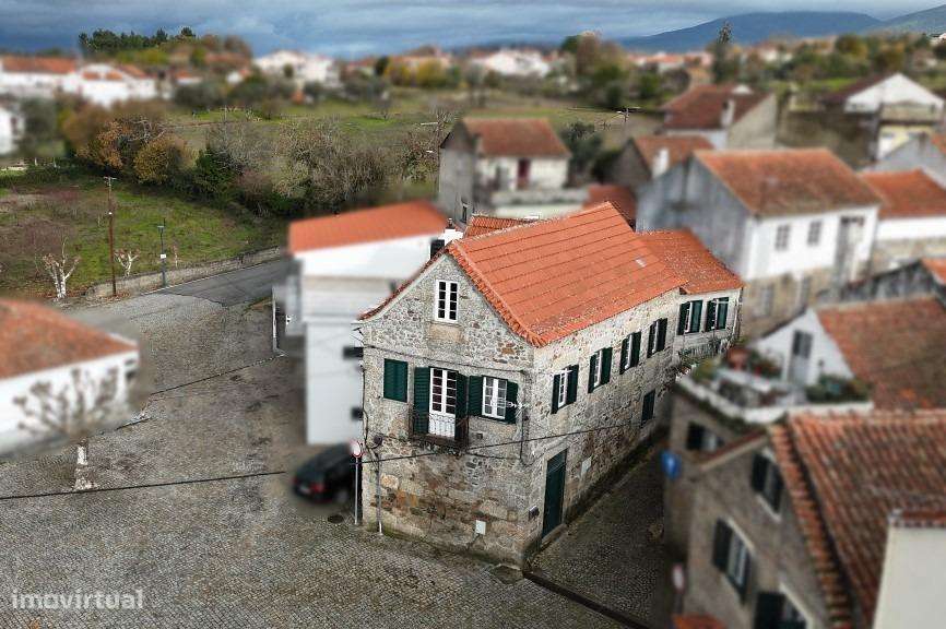 Moradia Típica da Beira-Alta em Pedra – Renovada | Bi-Familiar - Grande imagem: 1/25