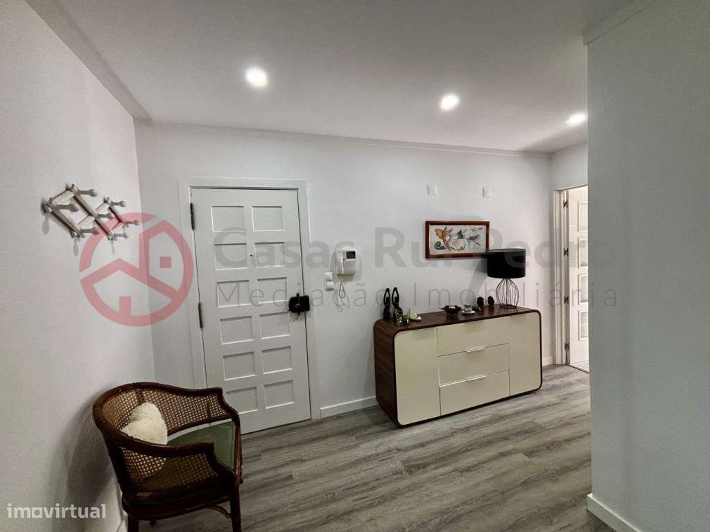 Apartamento T2 com arrecadação em Santa Marta do Pinhal, Corroios-9