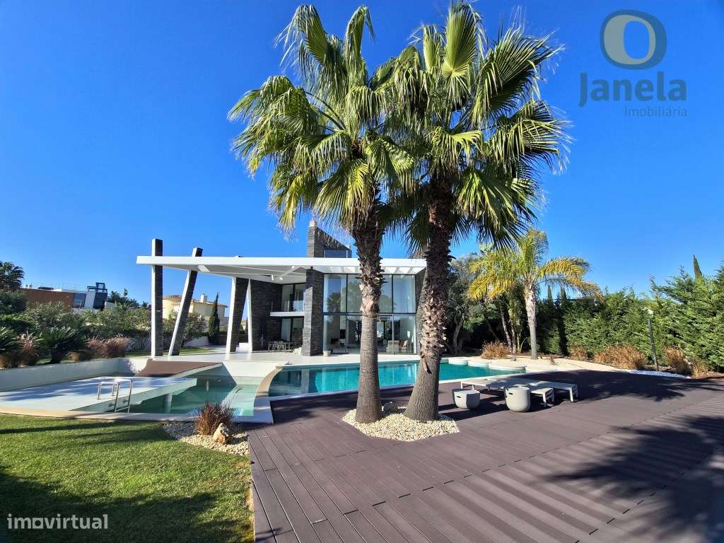 Moradia contemporânea com vista mar e a 10 minutos de várias Praias. - Grande imagem: 4/17