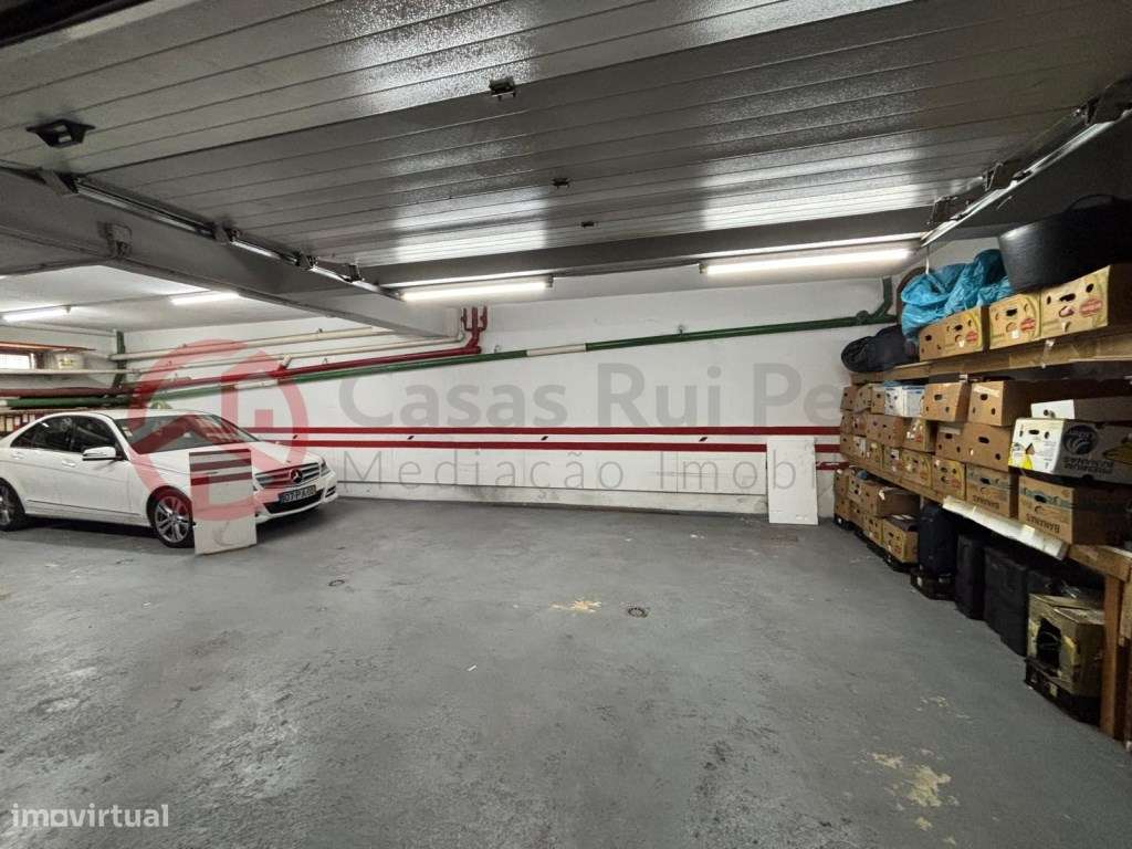 Garagem com excelente área no Laranjeiro, Almada - Grande imagem: 4/12
