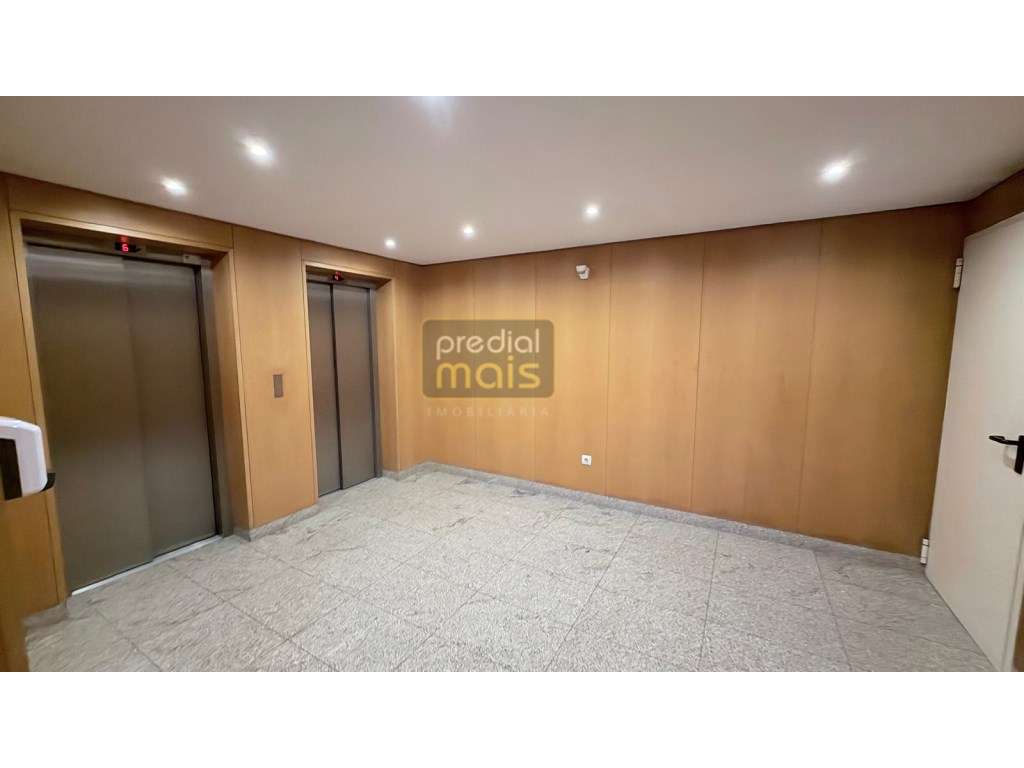 APARTAMENTO T3 C/ NOVO - Junto ao Centro - Zona Privilegiada-14