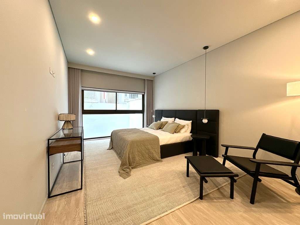 Apartamento T3 com garagem em palacete renovado em Lisboa-13