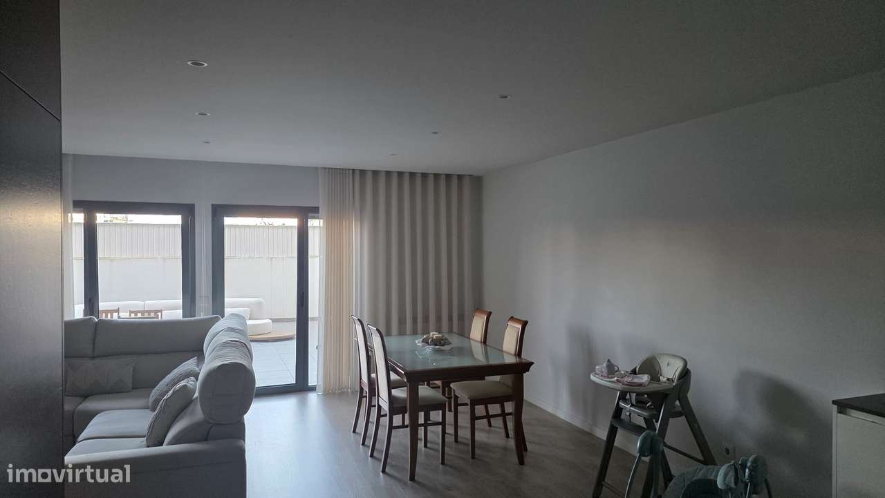 T3, c/terraço, amplo e soalheiro a 2 min. centro M.Grande-6