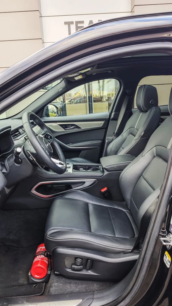 Jaguar F-Pace 2.0 D200 MHEV Awd R Dynamic Se 204 KM — zdjęcie 2