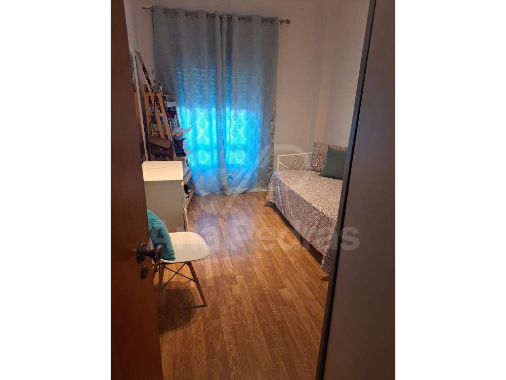 Vende-se T2 com excelente área - 87 m² - Totalmente remodelado-10