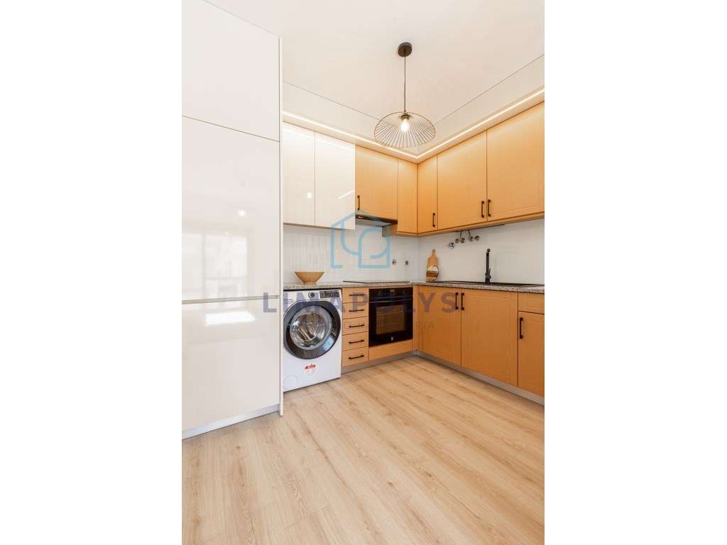 Elegante apartamento T1 renovado com lugar de garagem-6