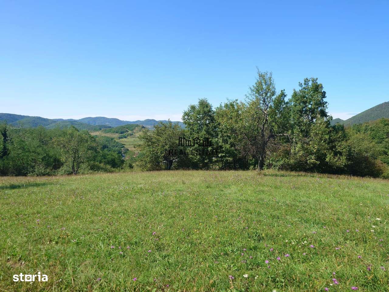 Teren intravilan 8757 mp cu potential turistic si acces direct la E79-10