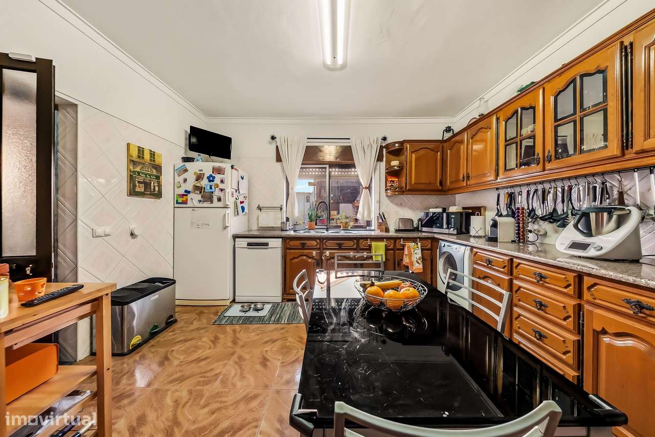 Moradia Geminada T3 com excelentes áreas, terreno e localização privil-8