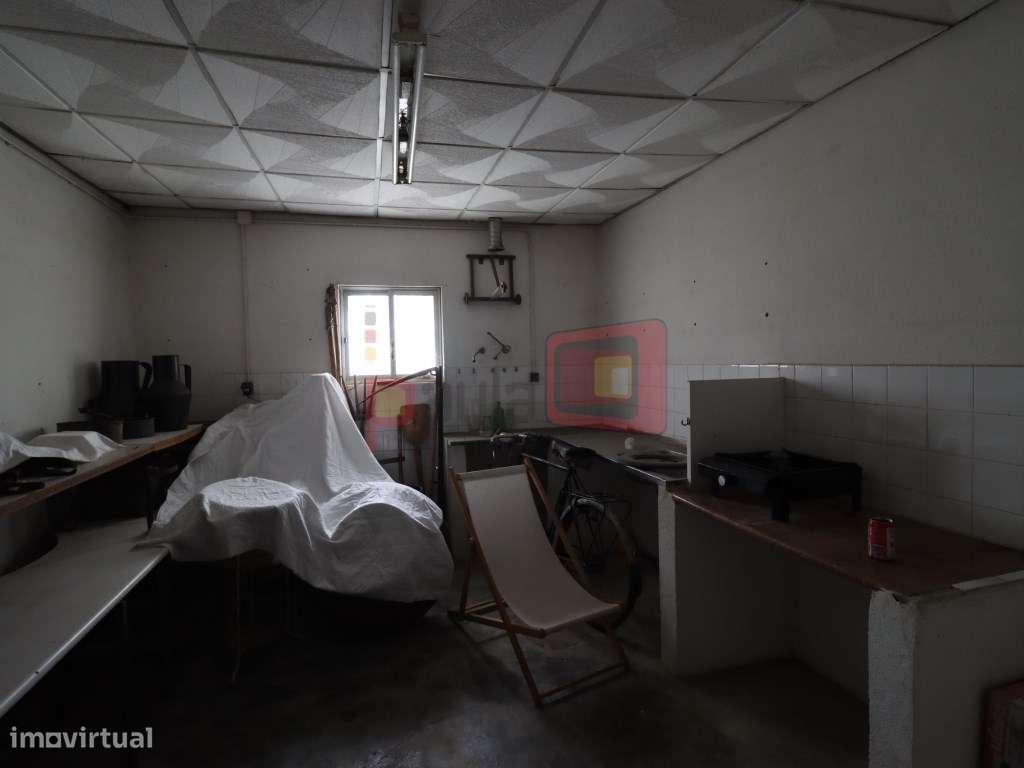 TERRENO COM CASAS - SARILHOS GRANDES-45