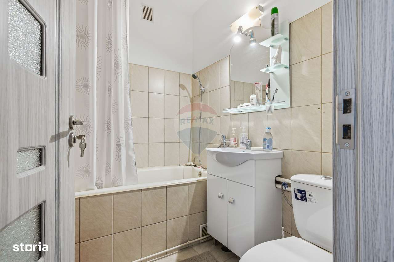 Apartament cu 3 camere de vânzare în zona Palat-12