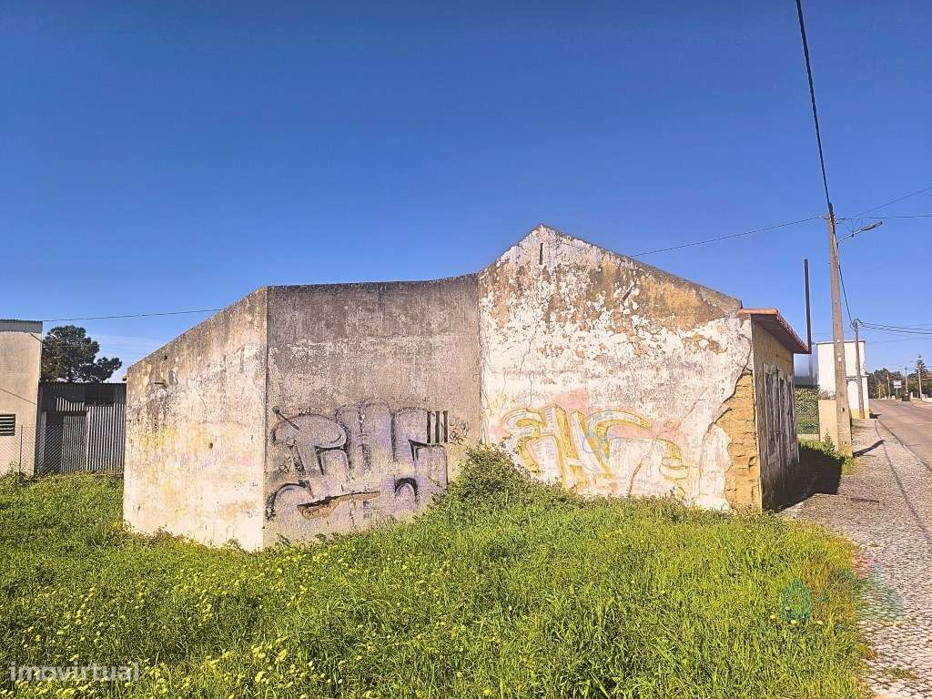 Moradia com terreno junto estação ferroviária- Entroncamento - Grande imagem: 4/12