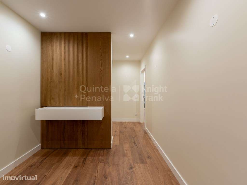 Apartamento T3 com garagem junto ao centro de Cascais-19