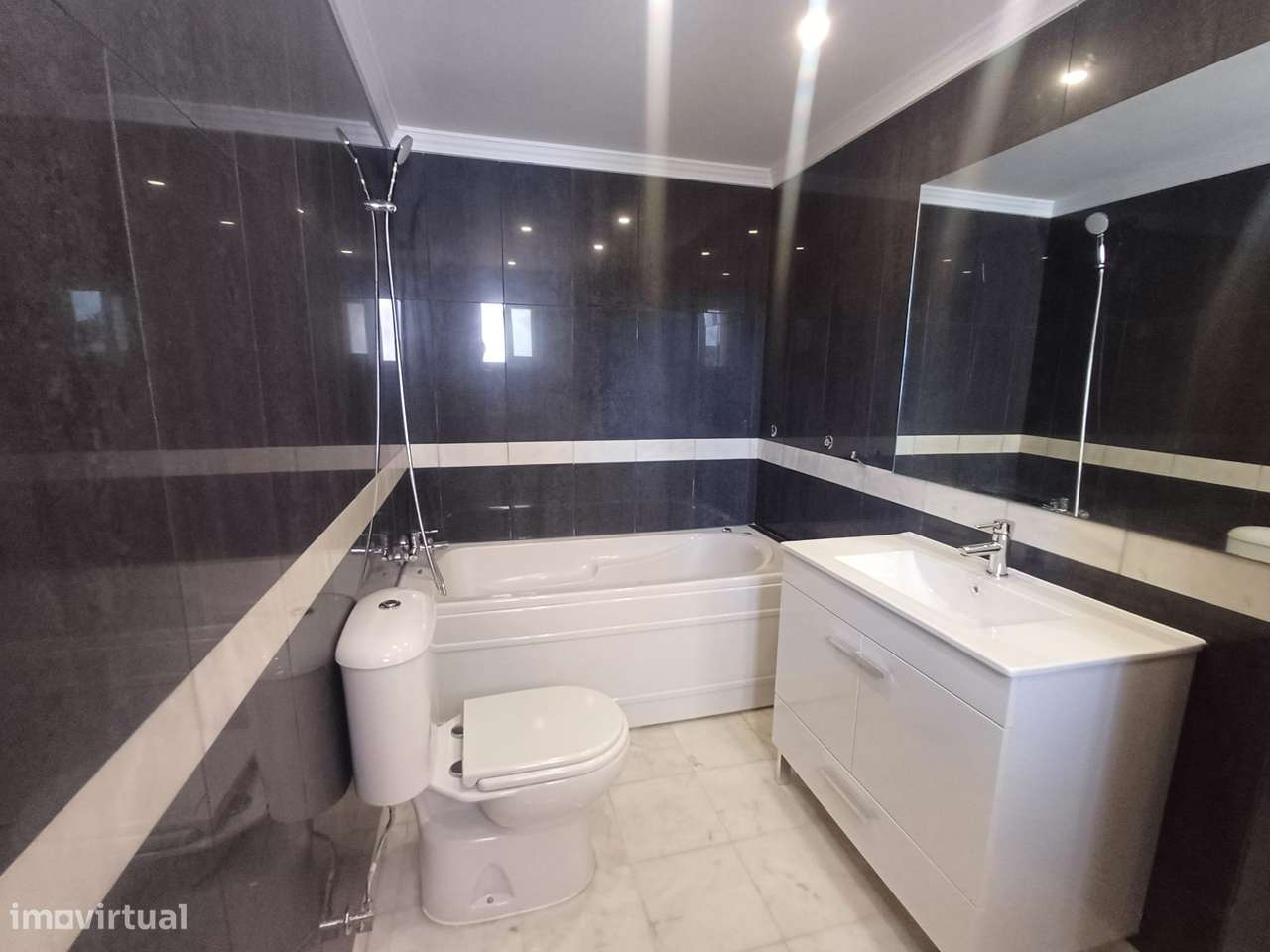 Excelente Moradia T4 garagem jardim Sampaio Sesimbra-16